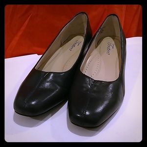 Dark navy blue Trotters dress shoes